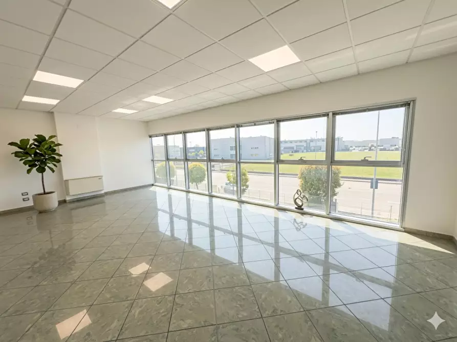 Immagine 8 di Ufficio in affitto  in Via del Risparmio a Castelfranco Veneto