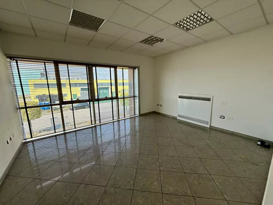 Immagine 25 di Ufficio in affitto  in Via del Risparmio a Castelfranco Veneto