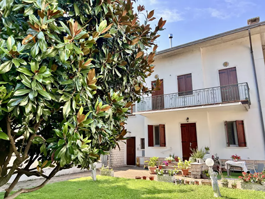 Immagine 2 di Casa bifamiliare in vendita  in Via Biante Remangi a Villafranca Di Verona