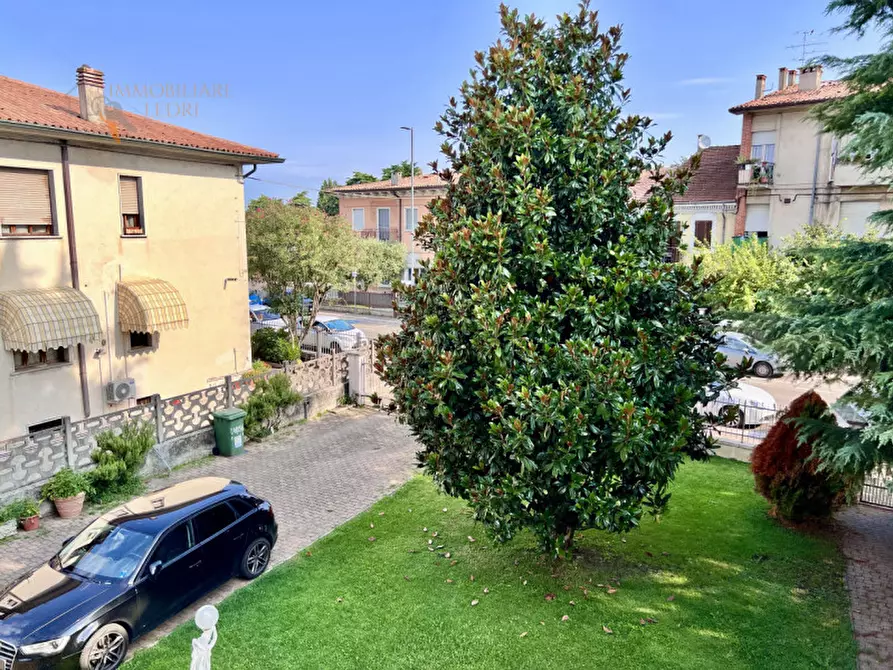 Immagine 8 di Casa bifamiliare in vendita  in Via Biante Remangi a Villafranca Di Verona