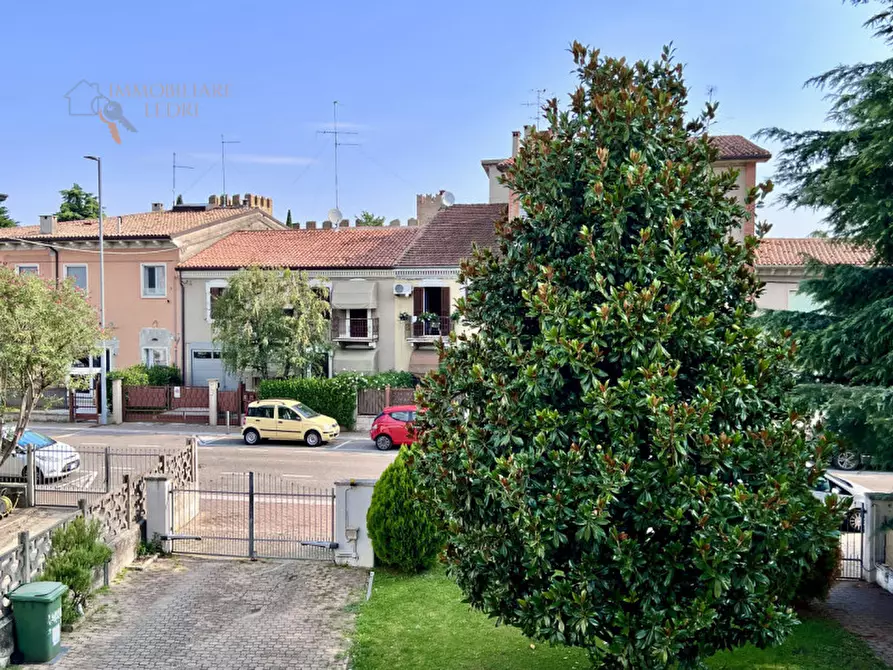 Immagine 19 di Casa bifamiliare in vendita  in Via Biante Remangi a Villafranca Di Verona