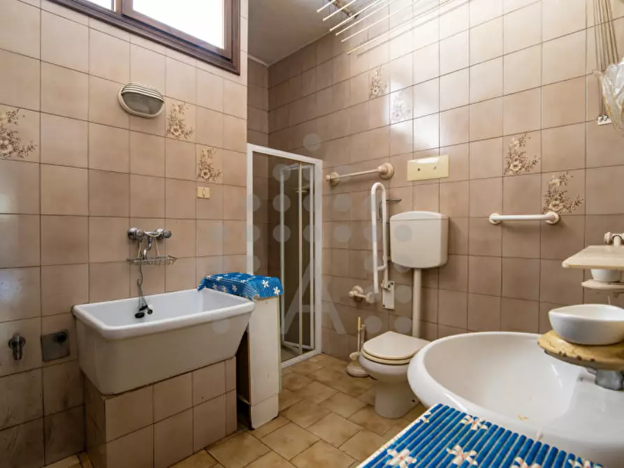 Immagine 17 di Palazzo in vendita  a Torreglia