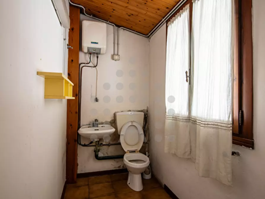 Immagine 41 di Palazzo in vendita  a Torreglia