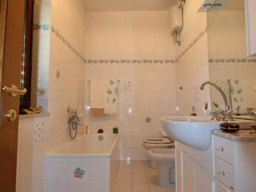 Immagine 25 di Villetta a schiera in vendita  in neri a Cavriglia