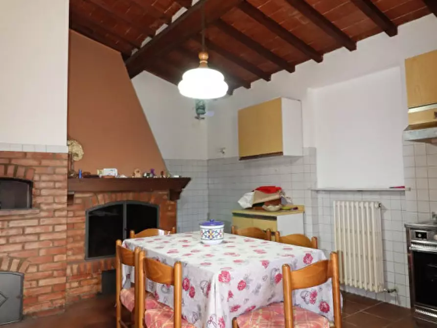 Immagine 35 di Villetta a schiera in vendita  in neri a Cavriglia