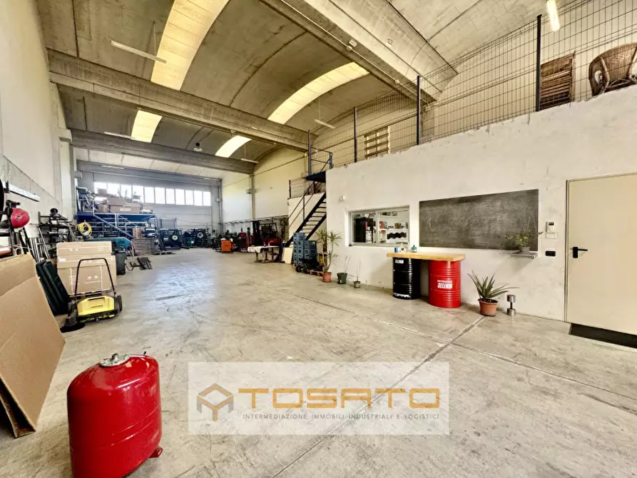 Immagine 1 di Capannone industriale in affitto  a Oppeano