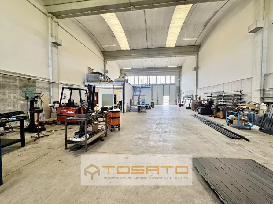 Immagine 1 di Capannone industriale in affitto  a Oppeano