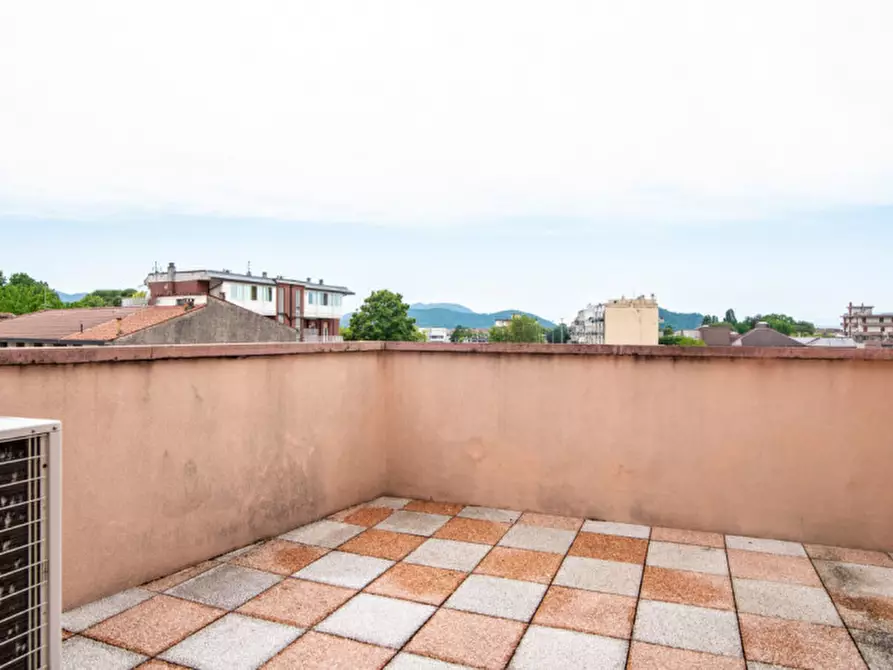 Immagine 4 di Appartamento in vendita  in Via don G. Minzoni a Abano Terme