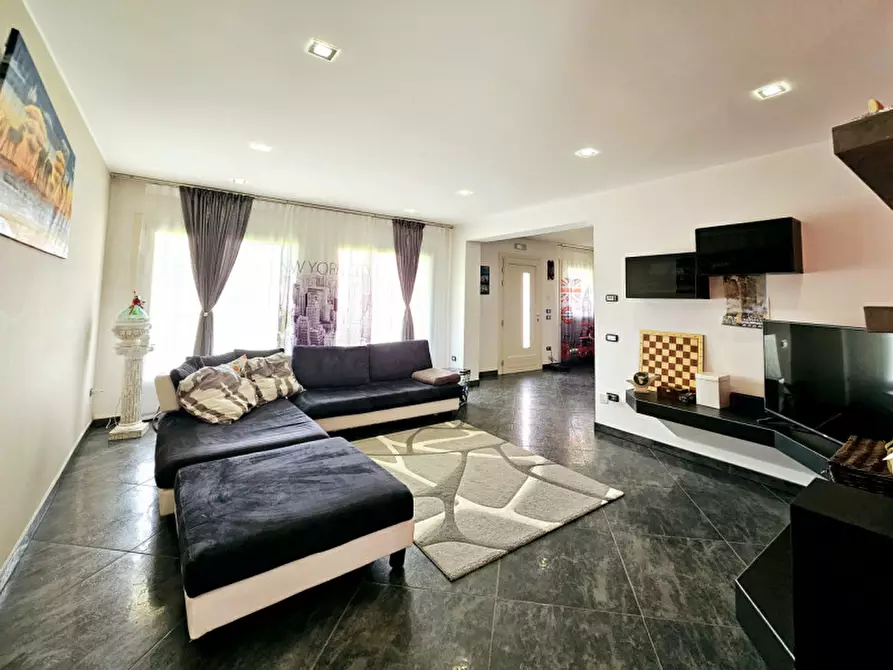 Immagine 2 di Casa indipendente in vendita  in VIA PONTE a Anguillara Veneta