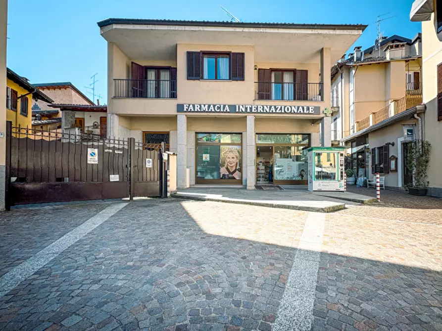 Immagine 1 di Palazzo in vendita  in Piazza dottor Felice Possi n.3A a Stresa