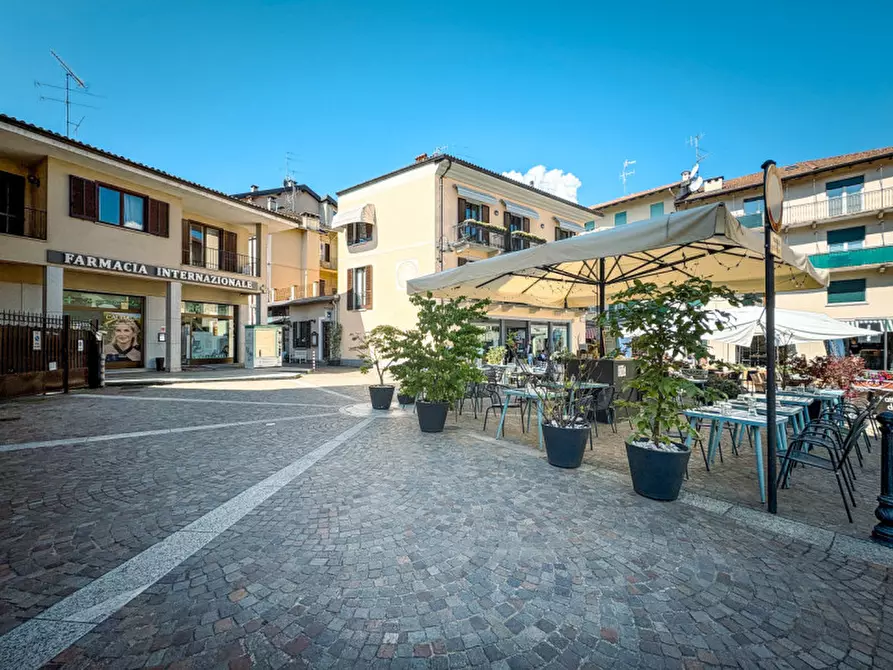 Immagine 2 di Palazzo in vendita  in Piazza dottor Felice Possi n.3A a Stresa