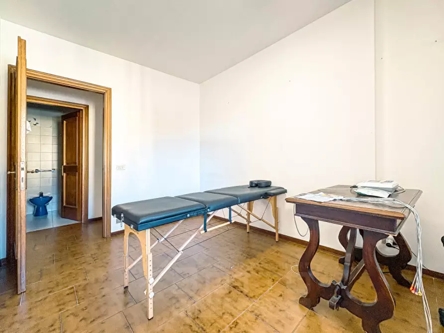 Immagine 14 di Palazzo in vendita  in Piazza dottor Felice Possi n.3A a Stresa