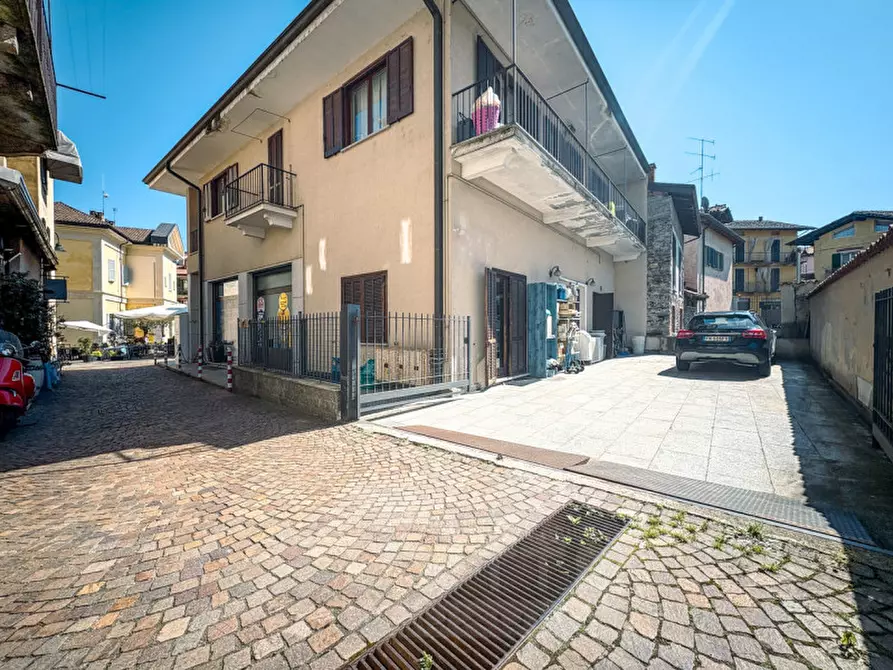 Immagine 25 di Palazzo in vendita  in Piazza dottor Felice Possi n.3A a Stresa