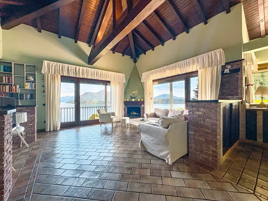 Immagine 2 di Villa in vendita  in via vignolo park 18 a Stresa