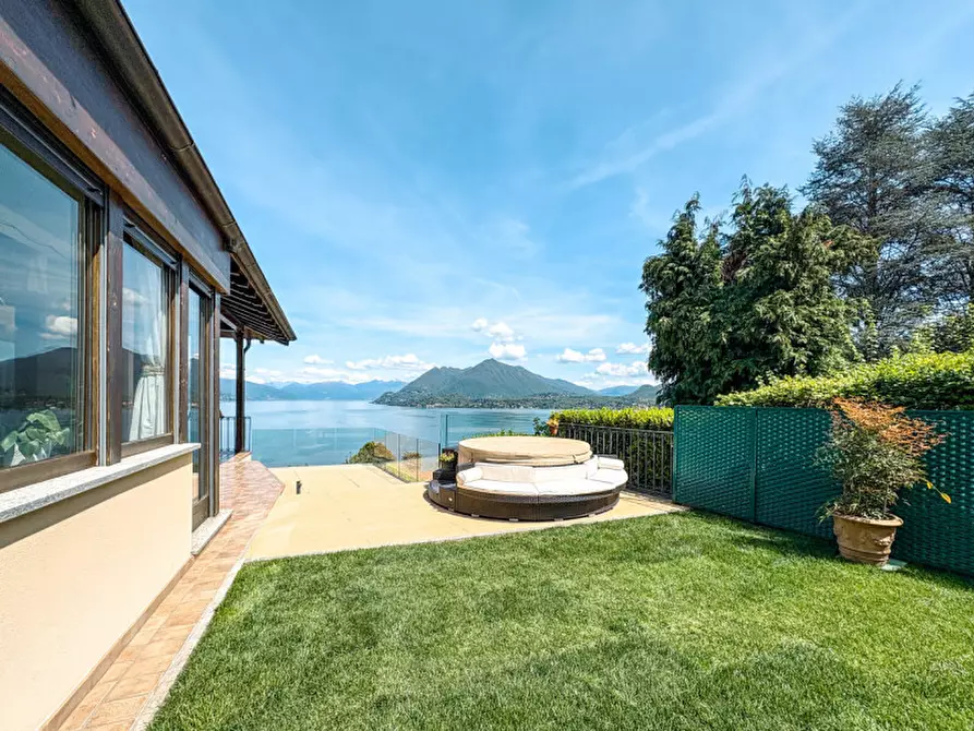 Immagine 3 di Villa in vendita  in via vignolo park 18 a Stresa