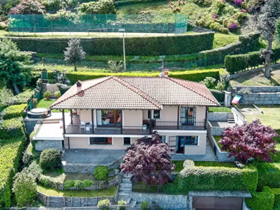 Immagine 13 di Villa in vendita  in via vignolo park 18 a Stresa