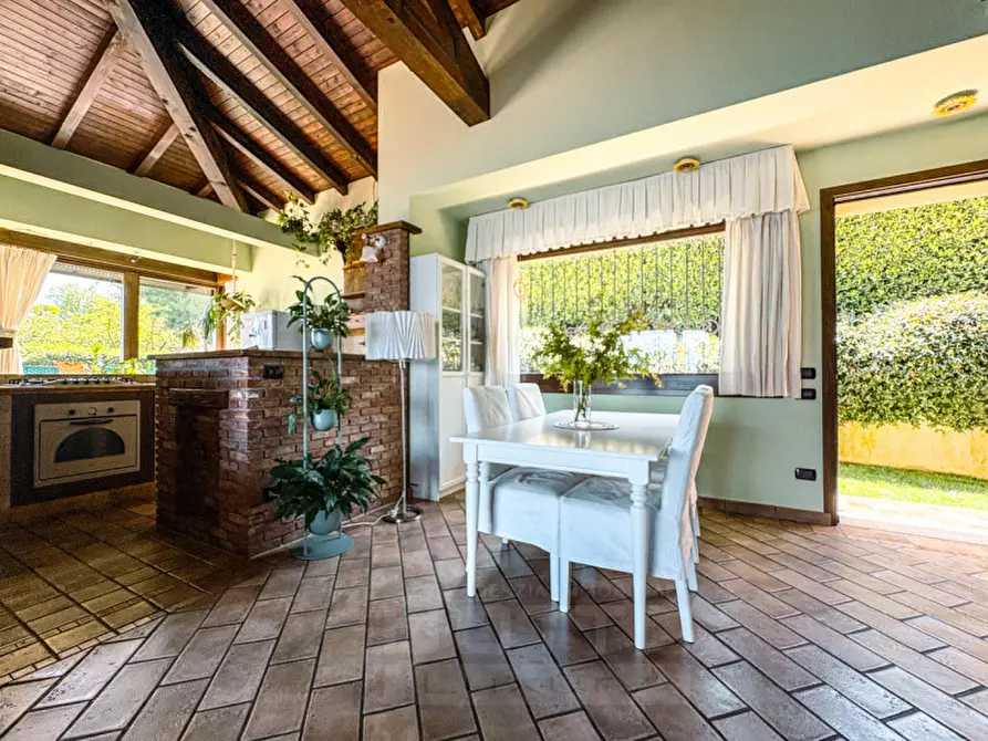 Immagine 15 di Villa in vendita  in via vignolo park 18 a Stresa