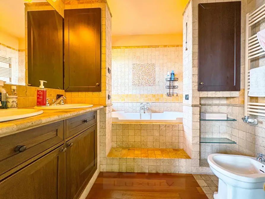 Immagine 27 di Villa in vendita  in via vignolo park 18 a Stresa