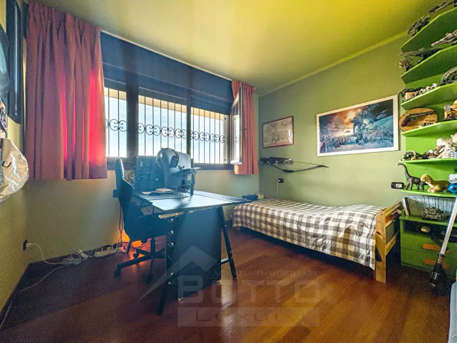 Immagine 34 di Villa in vendita  in via vignolo park 18 a Stresa