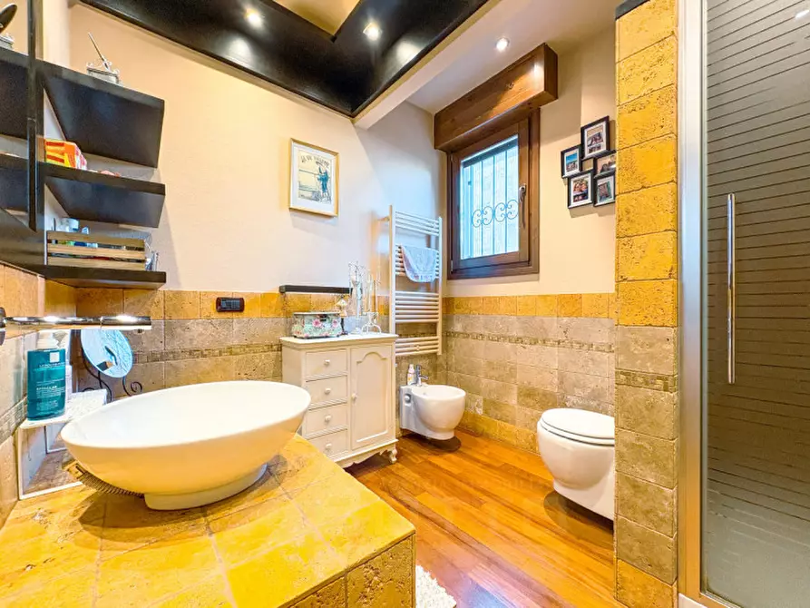 Immagine 39 di Villa in vendita  in via vignolo park 18 a Stresa