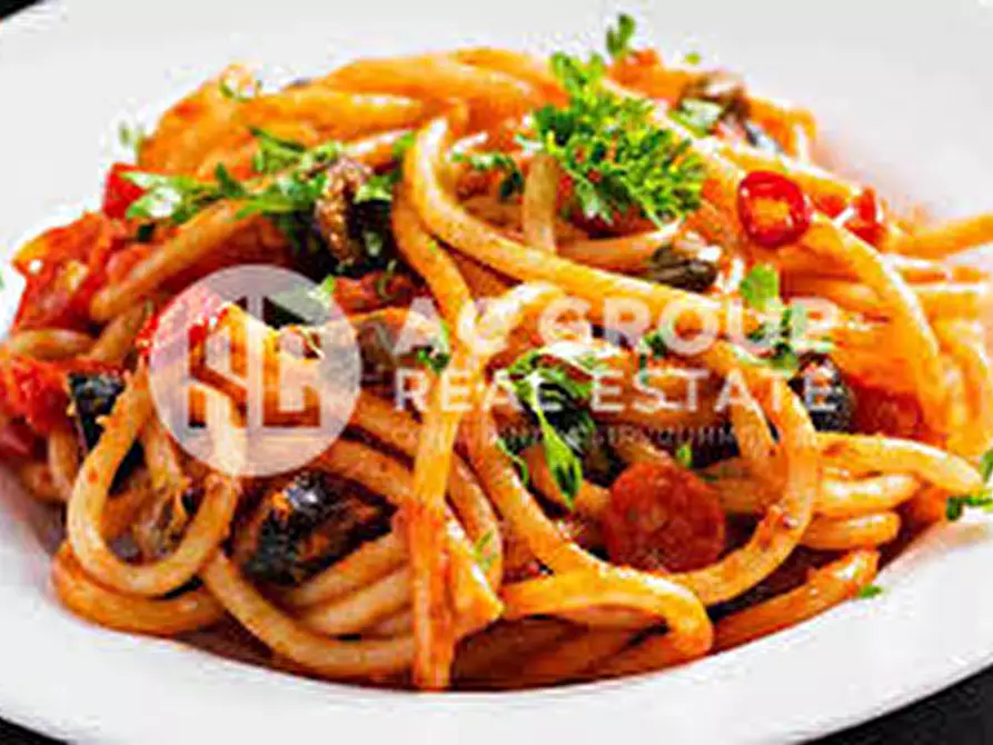 Immagine 2 di Negozio in vendita  in Via Varese a Solaro