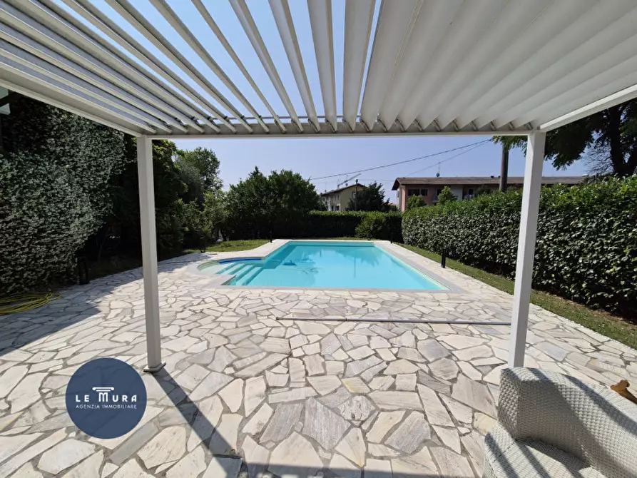 Immagine 1 di Villa in vendita  in Via Brigata Re a Gorizia