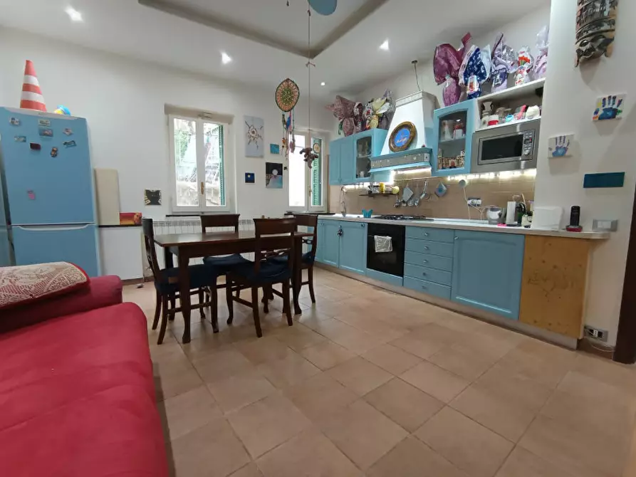 Immagine 1 di Appartamento in vendita  in via nino bixio a Vado Ligure