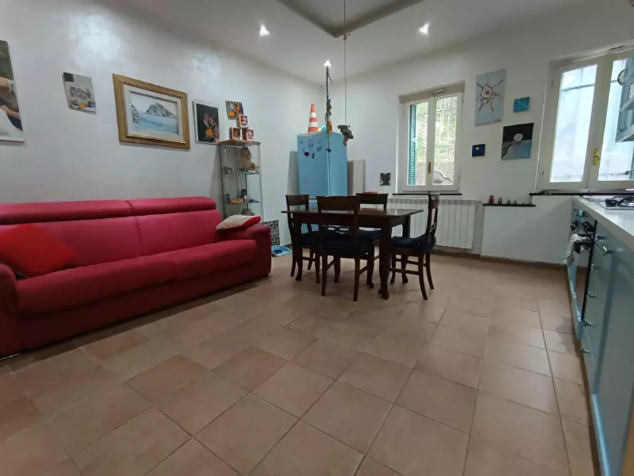 Immagine 2 di Appartamento in vendita  in via nino bixio a Vado Ligure