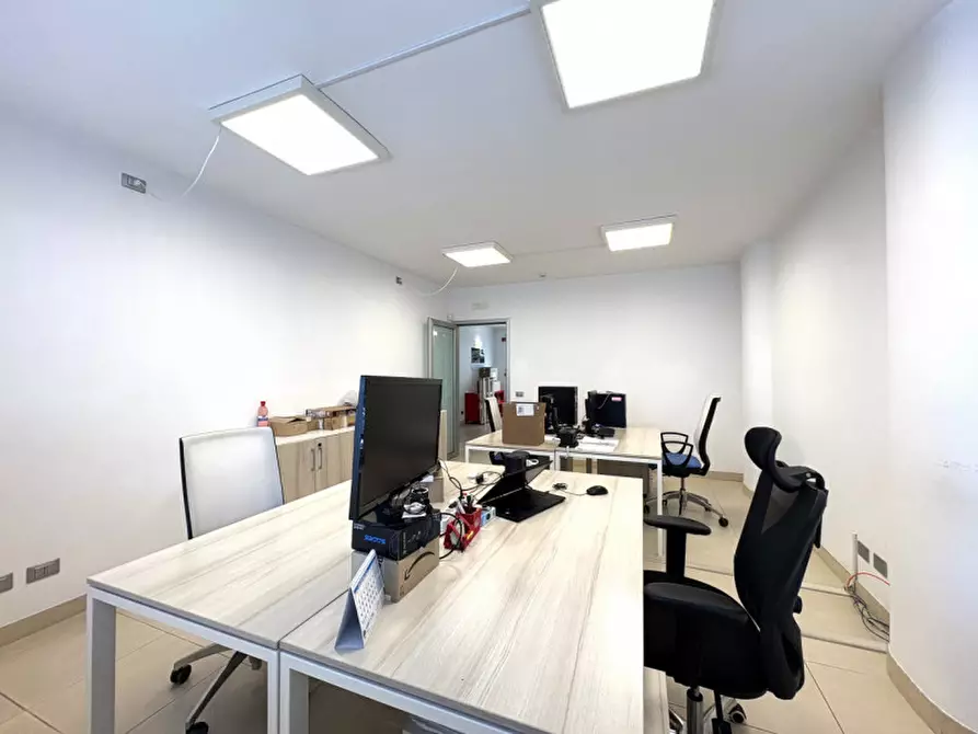 Immagine 5 di Ufficio in vendita  in Via Vittorio Bachelet a Lecce