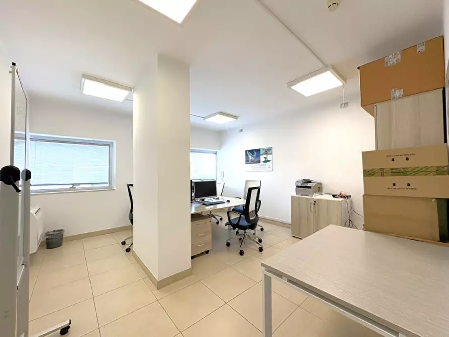 Immagine 7 di Ufficio in vendita  in Via Vittorio Bachelet a Lecce