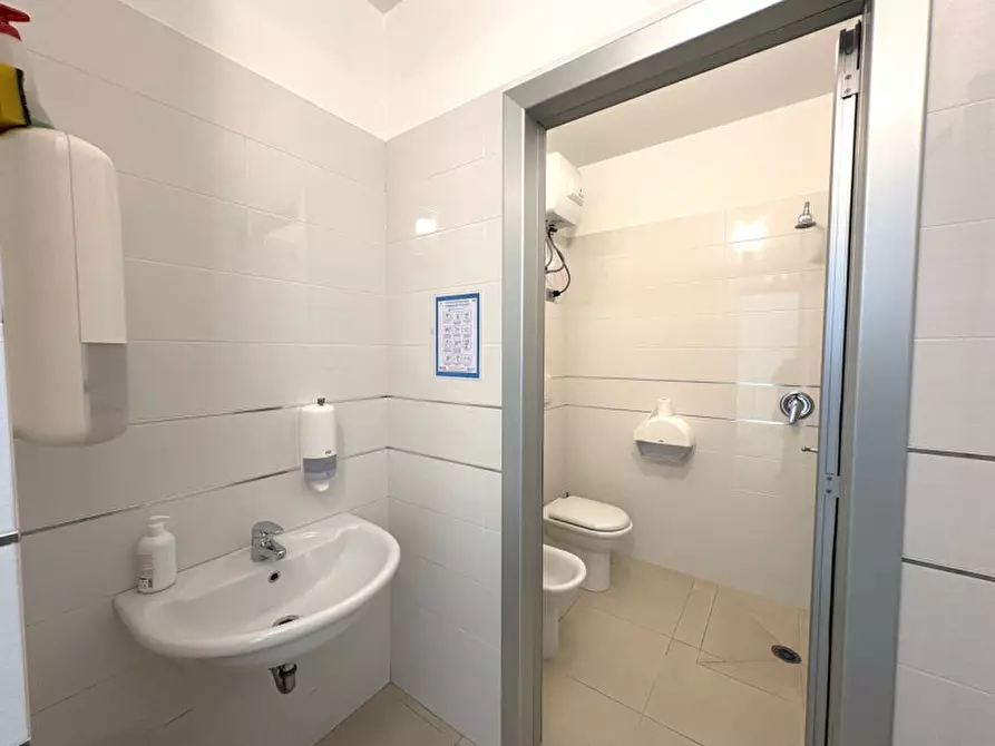 Immagine 9 di Ufficio in vendita  in Via Vittorio Bachelet a Lecce