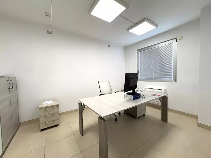 Immagine 10 di Ufficio in vendita  in Via Vittorio Bachelet a Lecce