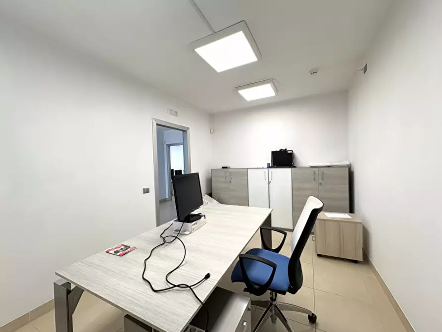 Immagine 11 di Ufficio in vendita  in Via Vittorio Bachelet a Lecce