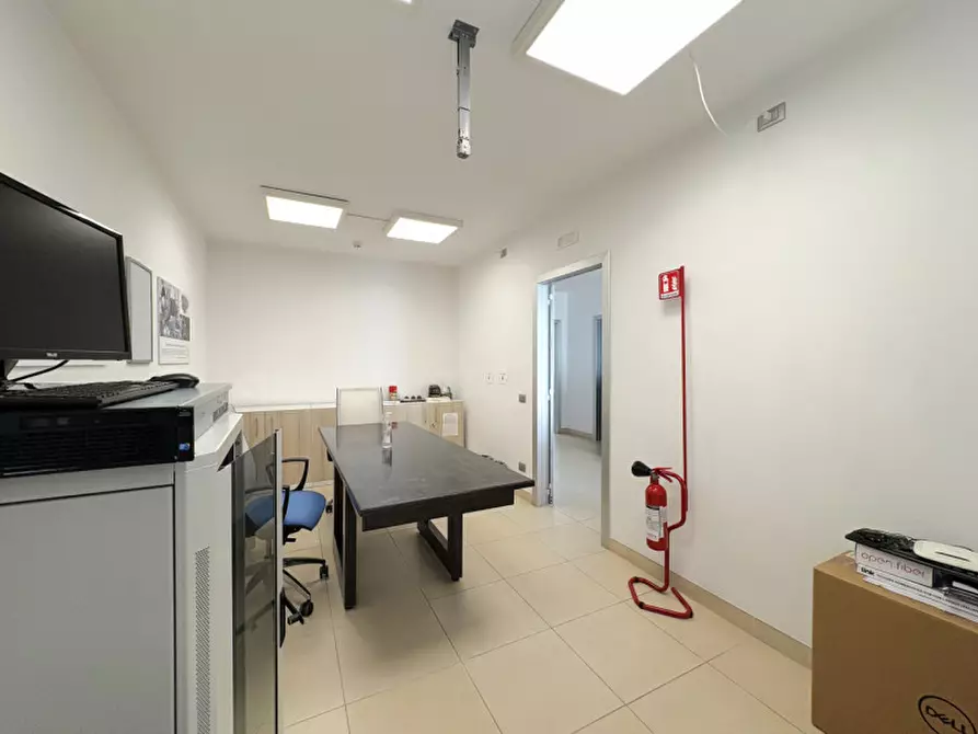 Immagine 12 di Ufficio in vendita  in Via Vittorio Bachelet a Lecce