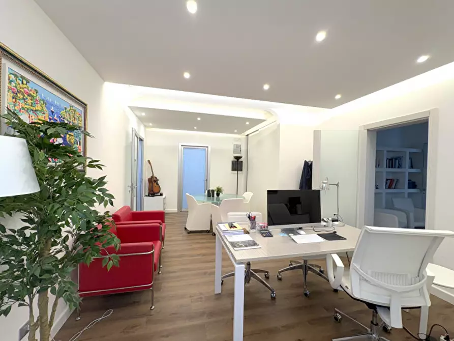 Immagine 6 di Ufficio in vendita  in Via Vittorio Bachelet a Lecce