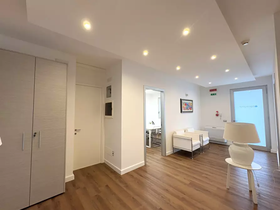 Immagine 7 di Ufficio in vendita  in Via Vittorio Bachelet a Lecce