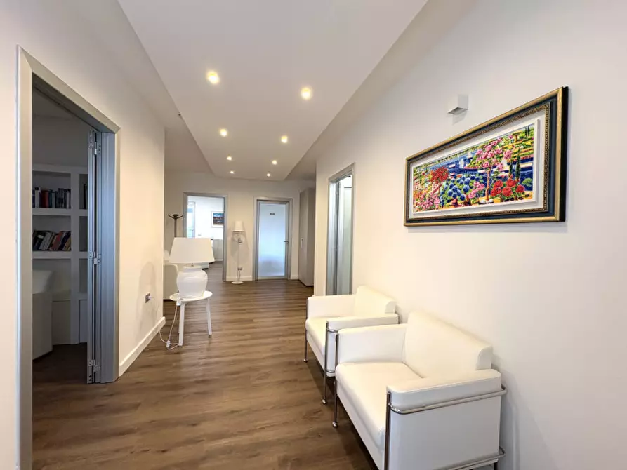 Immagine 8 di Ufficio in vendita  in Via Vittorio Bachelet a Lecce