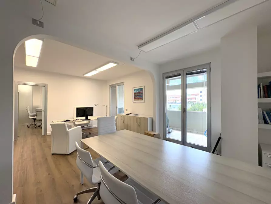 Immagine 12 di Ufficio in vendita  in Via Vittorio Bachelet a Lecce