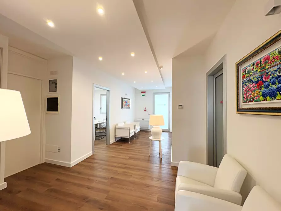 Immagine 14 di Ufficio in vendita  in Via Vittorio Bachelet a Lecce