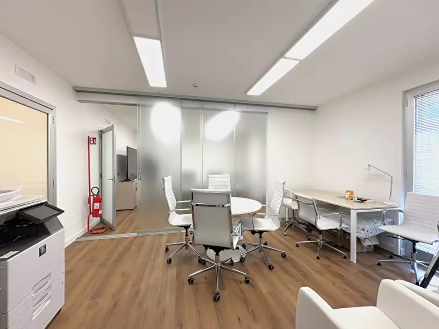 Immagine 15 di Ufficio in vendita  in Via Vittorio Bachelet a Lecce