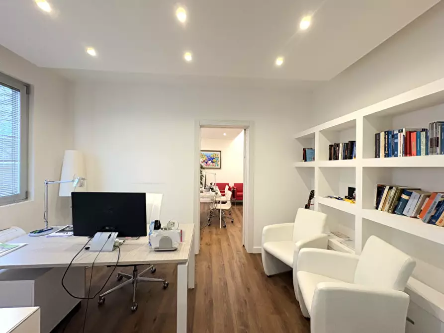 Immagine 17 di Ufficio in vendita  in Via Vittorio Bachelet a Lecce