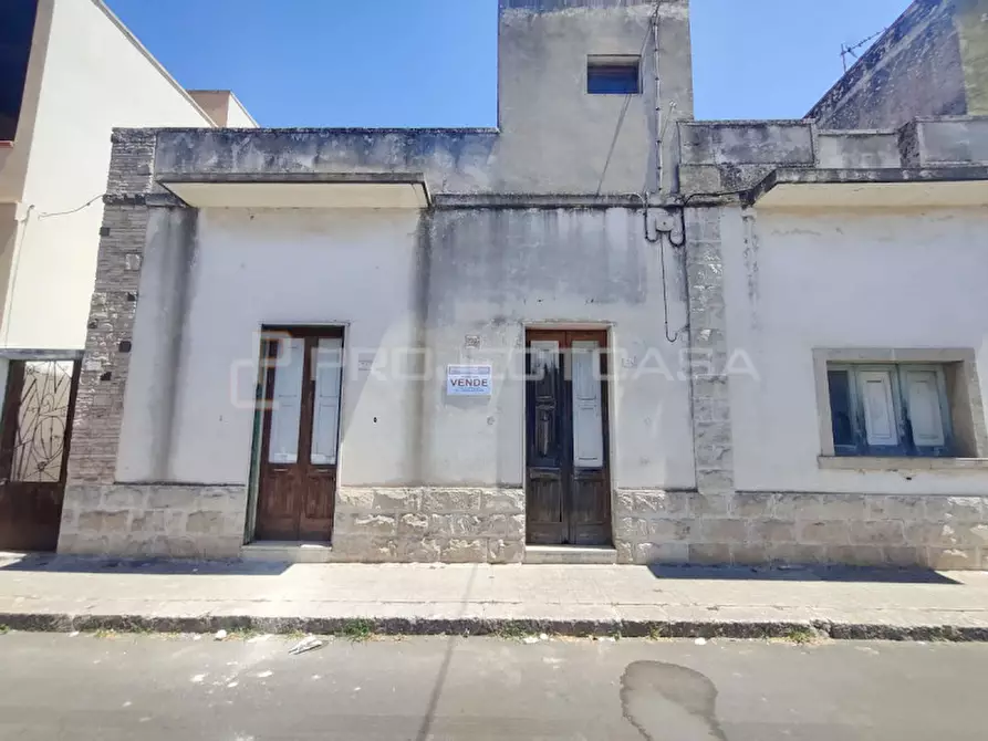 Immagine 1 di Casa indipendente in vendita  in Via Torino 56-58-60 a Soleto