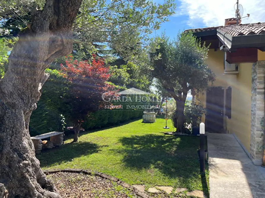 Immagine 3 di Casa bifamiliare in vendita  in Via Barcuzzi a Lonato del Garda