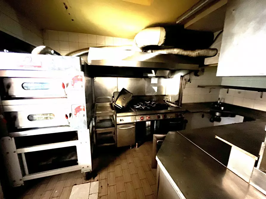 Immagine 7 di Negozio in affitto  in Via Pian Due Torri a Roma