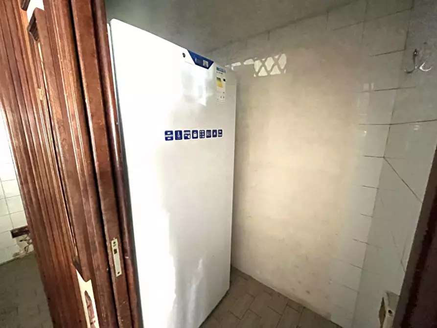 Immagine 11 di Negozio in affitto  in Via Pian Due Torri a Roma