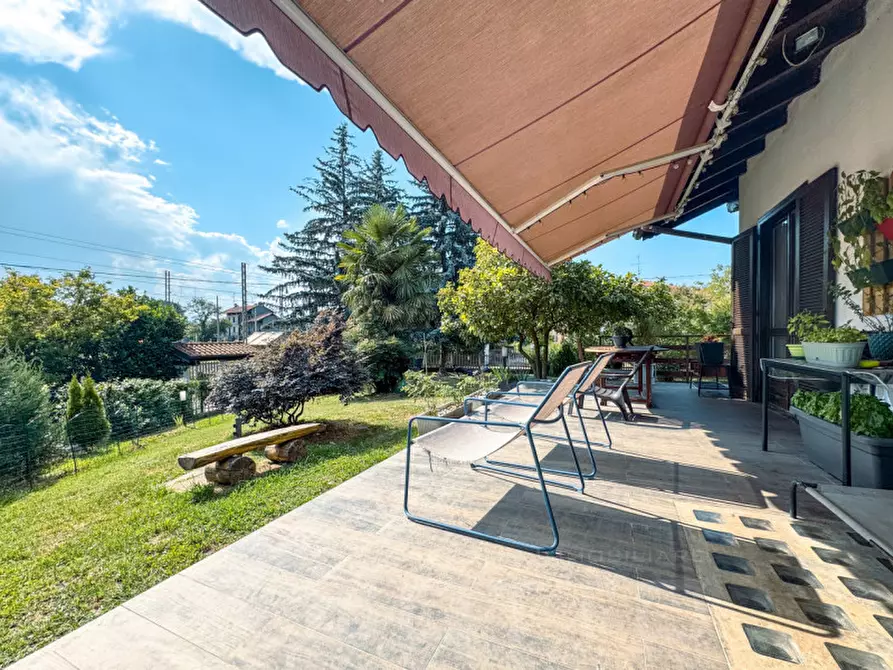 Immagine 2 di Casa bifamiliare in vendita  in via parolini 2/b a Borgomanero