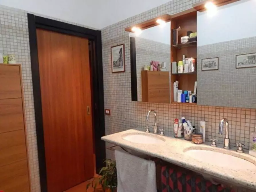 Immagine 2 di Appartamento in vendita  in Viale Barlaam da Seminara a Catanzaro