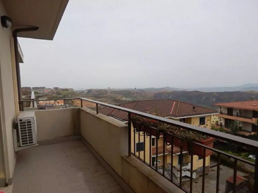 Immagine 3 di Appartamento in vendita  in Viale Barlaam da Seminara a Catanzaro