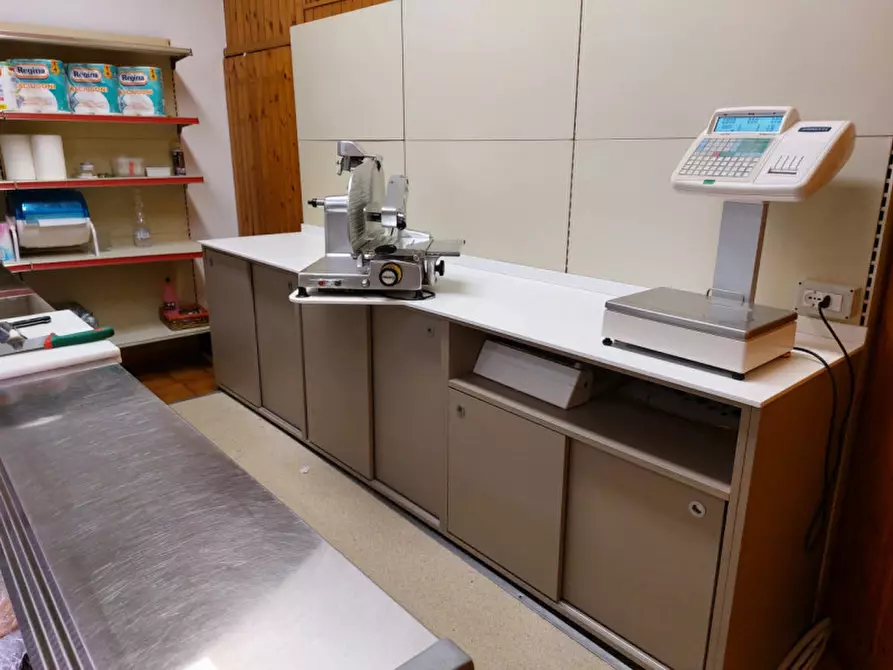 Immagine 3 di Attività commerciale in vendita  in Via Guizza a Albignasego