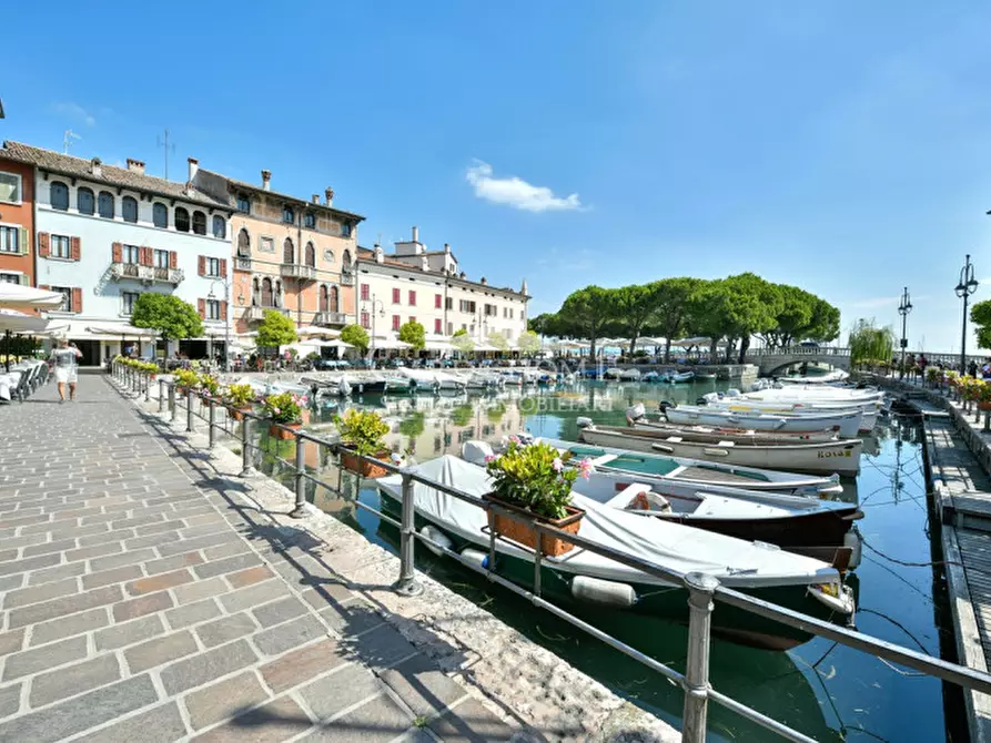 Immagine 16 di Appartamento in vendita  in Via Sant'Angela Merici a Desenzano Del Garda